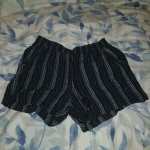 Briggs New York Black and White Patterned Shorts